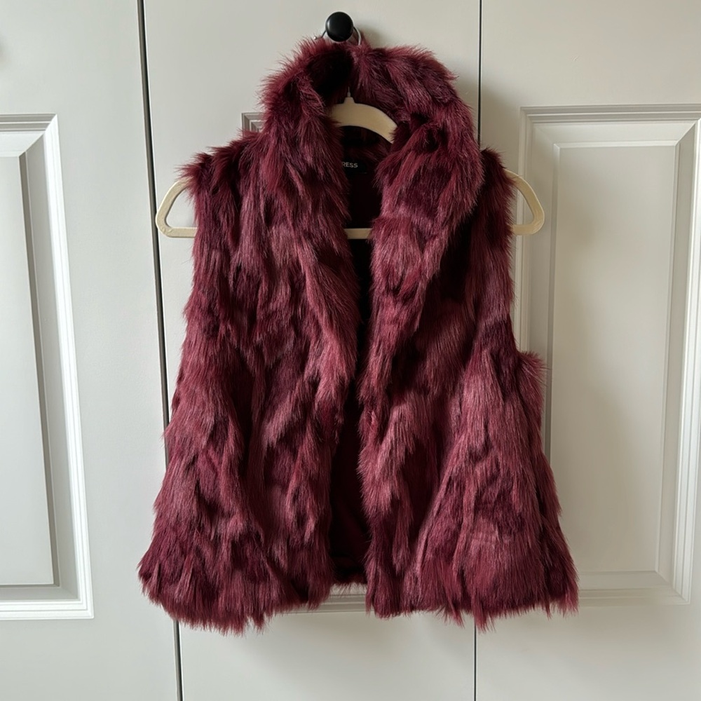 Like New Burgundy faux fur vest size XS/S